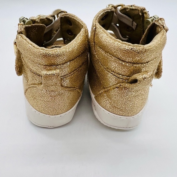 MICHAEL KORS SPARKLY GOLD BABY SNEALERS SIZE 2 VELCRO AND ZIPS - Picture 3 of 10
